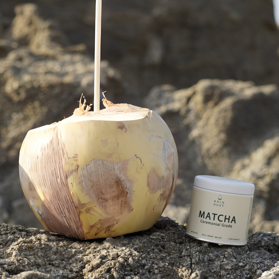 Bright green creamy matcha tea, high-quality matcha powder Canada.
