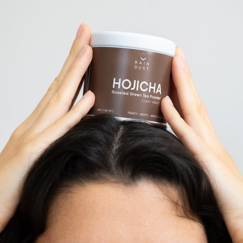 A calming roasted Japanese green tea powder with toasty, nutty and soft caramel notes. Smooth, low-caffeine hojicha ideal for lattes, mindful rituals, and daily relaxation.